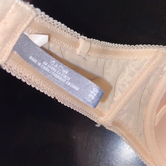 Bras - Picture 3 of 5